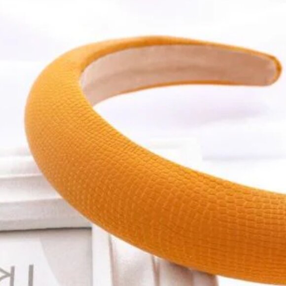 NWOT Corinna Snakeskin Textured Tan Headband - Picture 2 of 4